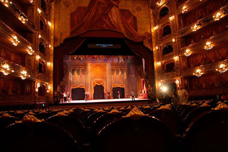 QUE-VISITAR-EN-BUENOS-AIRES-TEATRO-COLON