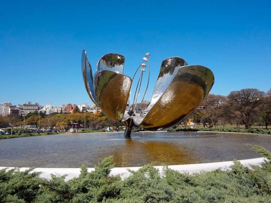 QUE-VISITAR-EN-BUENOS-AIRES-floralis-generica