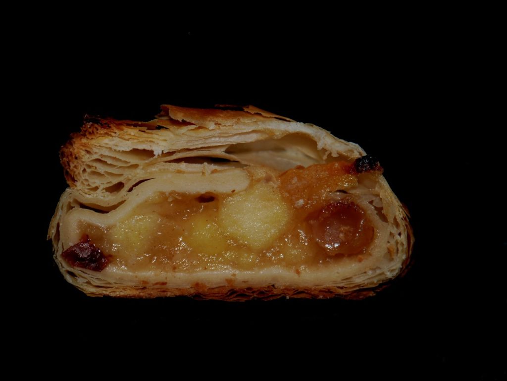 Rollo de manzana con masa de hojaldre