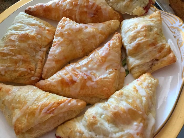 Triangulos-de-hojaldre-de-camarones